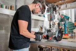 Powerplus POWE80080 Bankslijpmolen - 150W - 150mm -Gereedschap Winkel 110c9b55cb4e5cddbbde5f23d0cb35a7