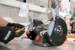 Powerplus POWE80080 Bankslijpmolen - 150W - 150mm -Gereedschap Winkel 1dcffc646c2bdb86972fca7891cca2df