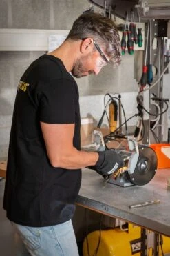 Powerplus POWE80080 Bankslijpmolen - 150W - 150mm -Gereedschap Winkel 39dcf399770f6c216e9578e15d241030