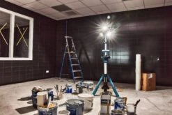 Makita NLADML814 14.4V - 18V Li-Ion Accu Bouwlamp Op Statief - 3 Spots - 100-220cm - 3000 Lumen -Gereedschap Winkel 42206882448fbd17811fb9146f13f457