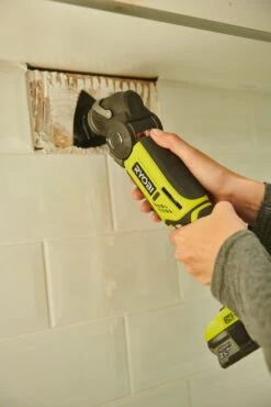 Ryobi R18MT-0 ONE+ 18V Li-Ion Accu Multitool Body Incl. Accessoires - 5133002466 6 Ryobi R18MT-0 ONE+ 18V Li-Ion Accu Multitool Body Incl. Accessoires - 5133002466 -Gereedschap Winkel 5f44e4d3d8330cad47e8642212bb7bb8