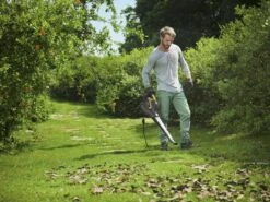 Stiga BL 130c V Elektrische Bladblazer Met Zuigfunctie - 2,6kW - 92m/s - 7m³/min -Gereedschap Winkel c7379c1710f932b471d4a8ba375bdad2