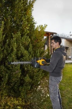 Stiga HT 525 Benzine Heggenschaar - 22,5cc - 0,65kW - 2-takt - 46cm - 35mm -Gereedschap Winkel e4fa723b1b63b0bd4b8d428e804330ce